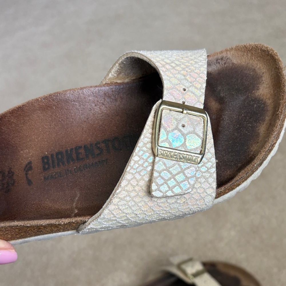 Birkenstock Madrid Woman’s Sandals with Snake-Print upper
Size EUR 36, US 5-5.5